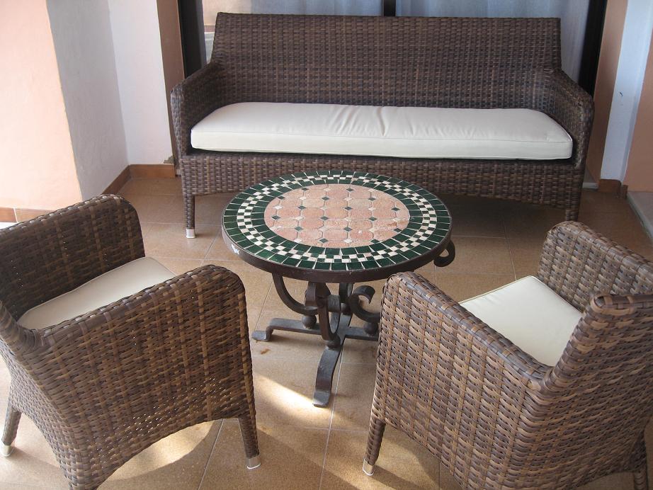 COVERED TERRACE SEATING
