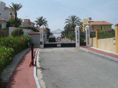 LAS LOMAS ENTRANCE GATE