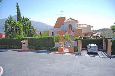 VILLA FRONT