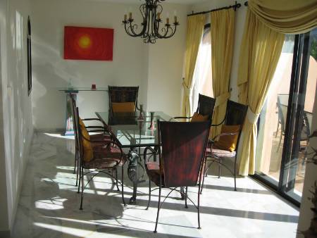 LOS PULUS DINING ROOM 4