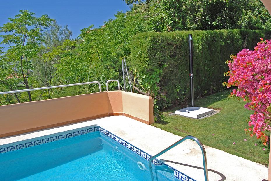 POOLSIDE SHOWER