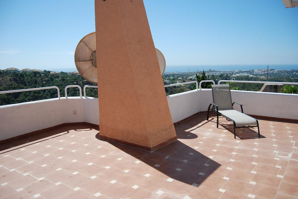 TOP FLOOR TERRACE