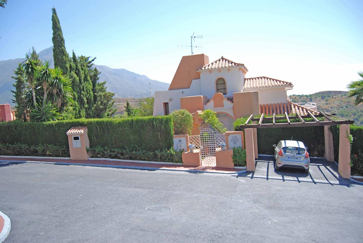 VILLA FRONT1