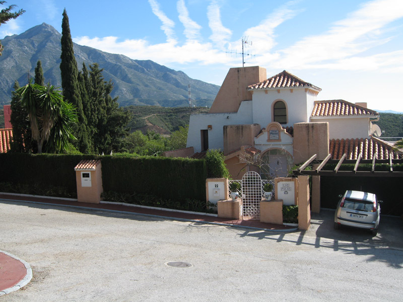 VILLA FRONT 800X600